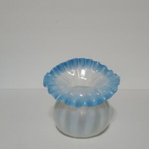 Vtg Opalescent Blue Glass Jack In The Pulpit Vase~hand Blown